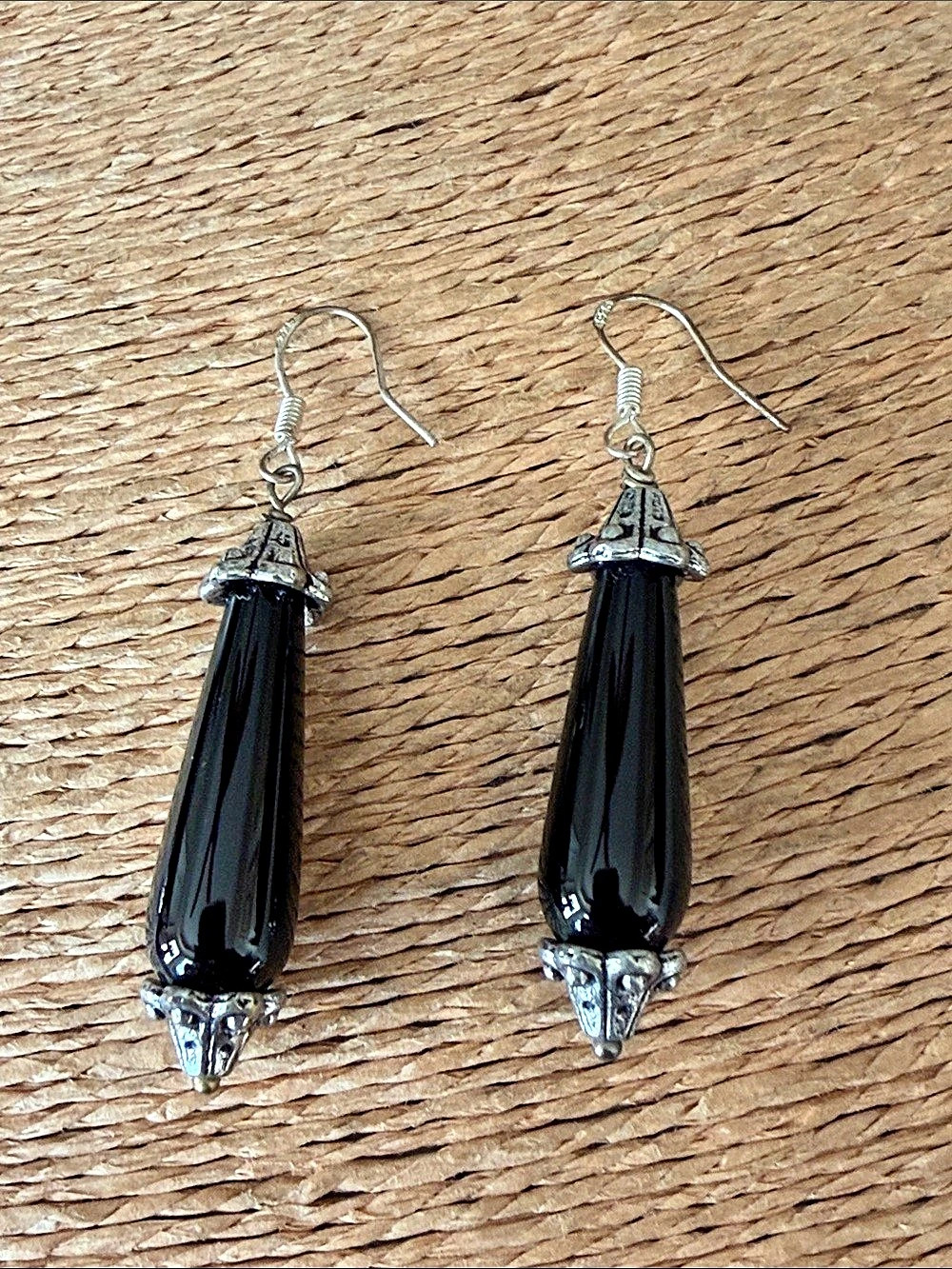 Black onyx & Silver Dangle Earrings Like New Sterling silver fish hook style